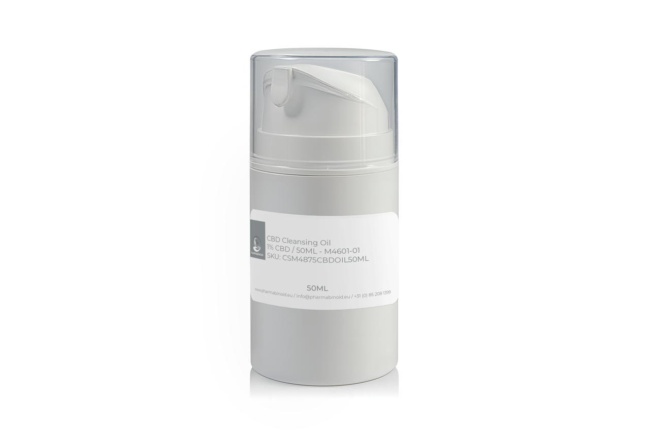 CBD-reinigingsoliefles uit de Pharmabinoid CBD Cosmetics-lijn, weergegeven met een pompdispenser en strakke verpakking.
