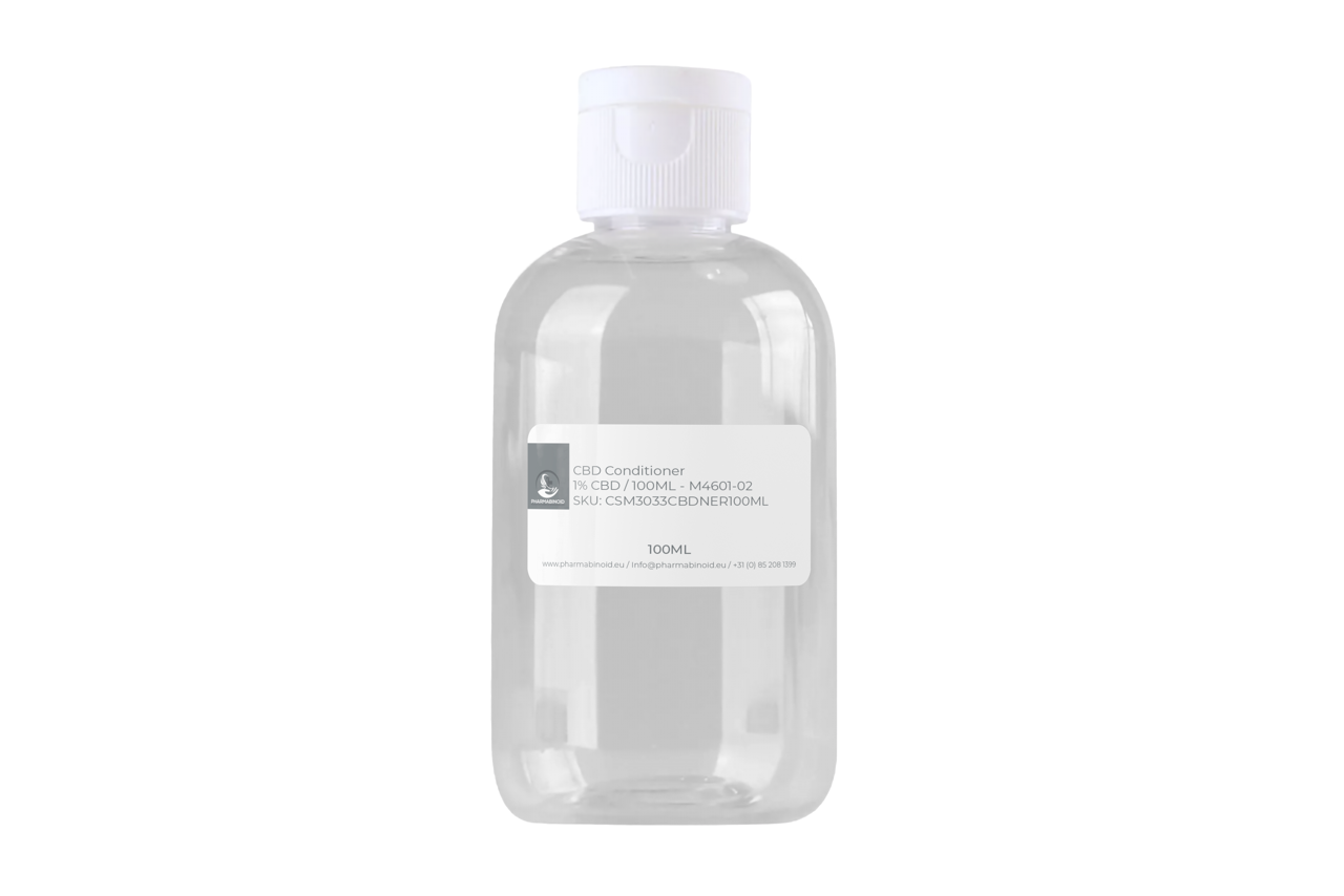 Pharmabinoid CBD balzsam, egy CBD kozmetikai termék, elegáns flakonnal, a képen jól látható címkével.
